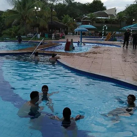 Aldeia Do Lago: Lakeside Retreat with Aqua Park and EV Charging Caldas Novas Exterior photo